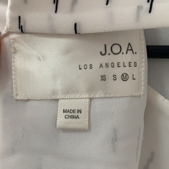 J.O.A Open Back Lightning Elastic Waist Blouse Top - Picture 7 of 9